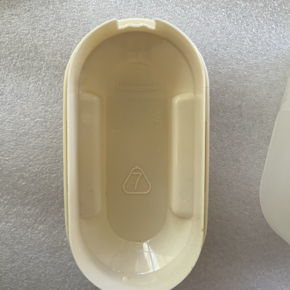 RUBBERMAID Vintage Slim Servin Saver Plastic Container Pitcher 1.5 Qt - Picture 7 of 8